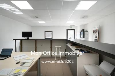 Local d'activité / Entrepôt - 252 m² - 10 pièces