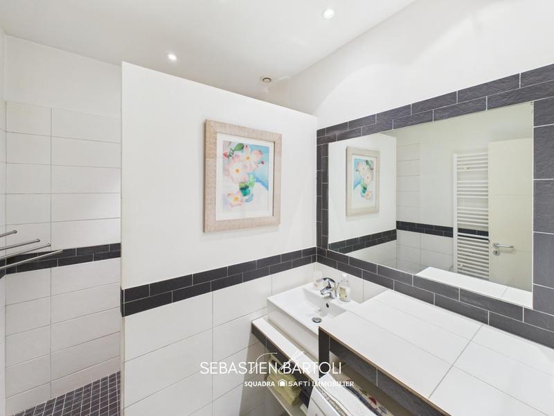 Appartement - 93 m² - 5 pièces