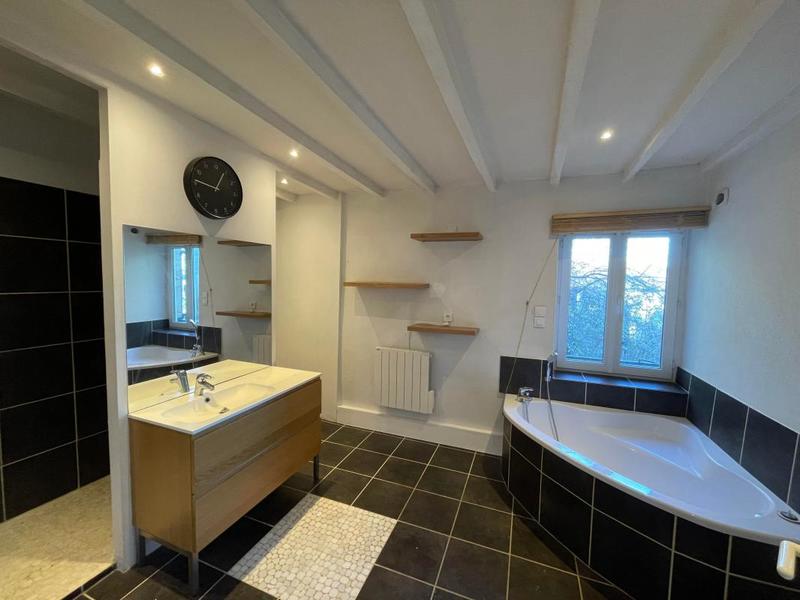 Maison - 300 m² - 8 pièces