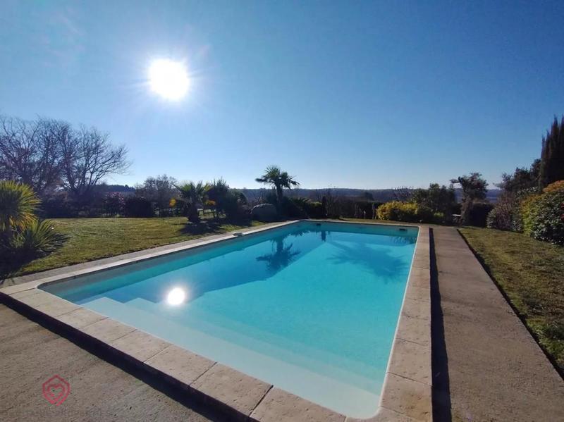 Maison ancienne - 530 m² - 12 pièces