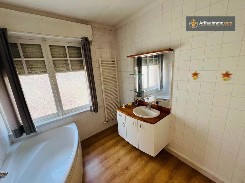 Maison - 207 m² - 8 pièces