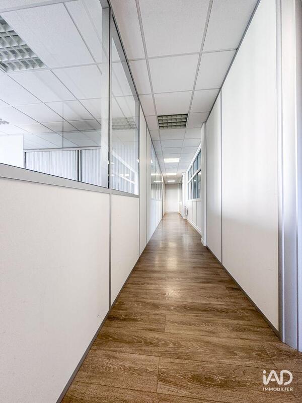 Bureau - 330 m²