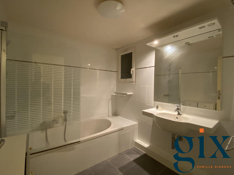 Maison - 317 m² - 11 pièces