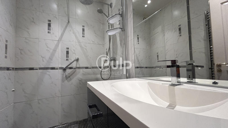 Maison - 195 m² - 8 pièces