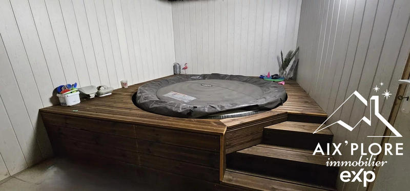 Maison - 210 m² - 7 pièces