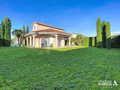 Maison - 181 m² - 8 pièces