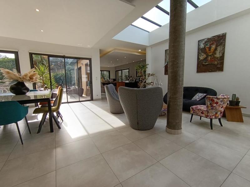 Villa - 270 m² - 10 pièces