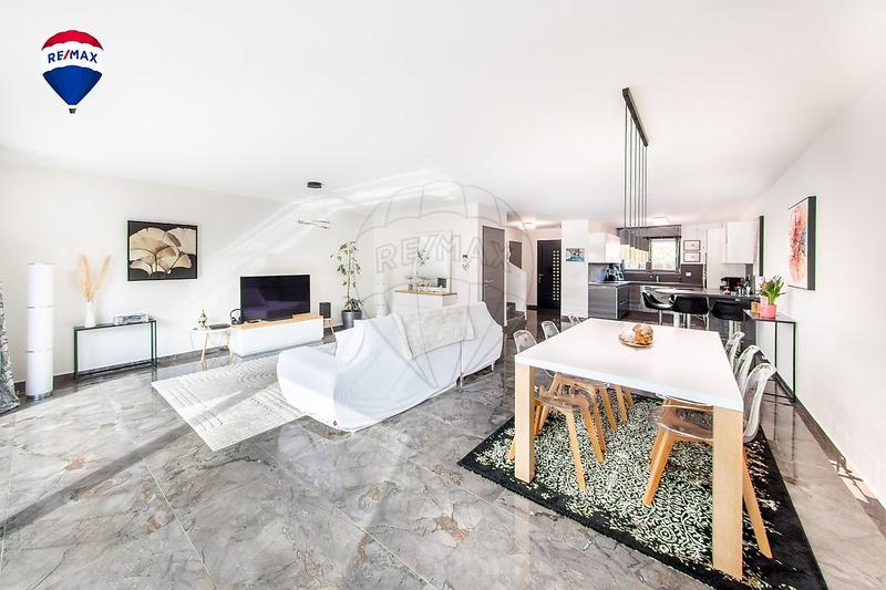 Maison - 181 m² - 6 pièces