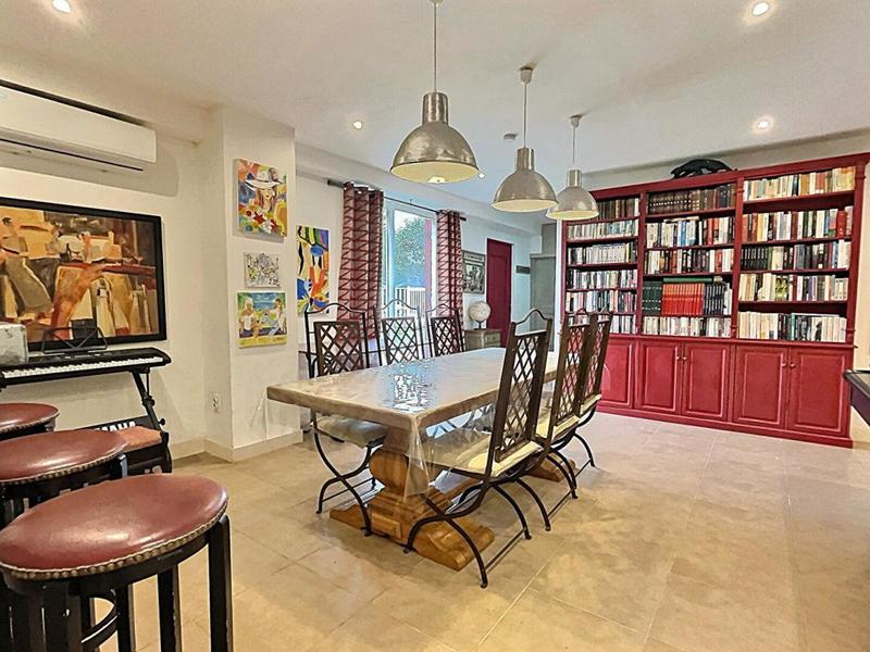 Maison - 269 m² - 9 pièces