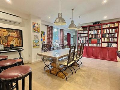 Maison - 269 m² - 9 pièces