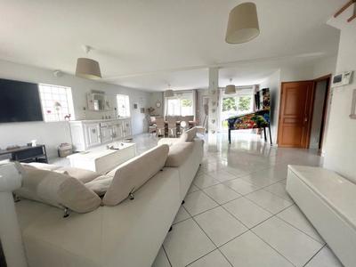 Propriété - 175 m² - 8 pièces