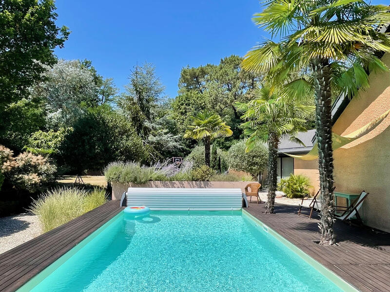 Maison - 208 m² - 8 pièces