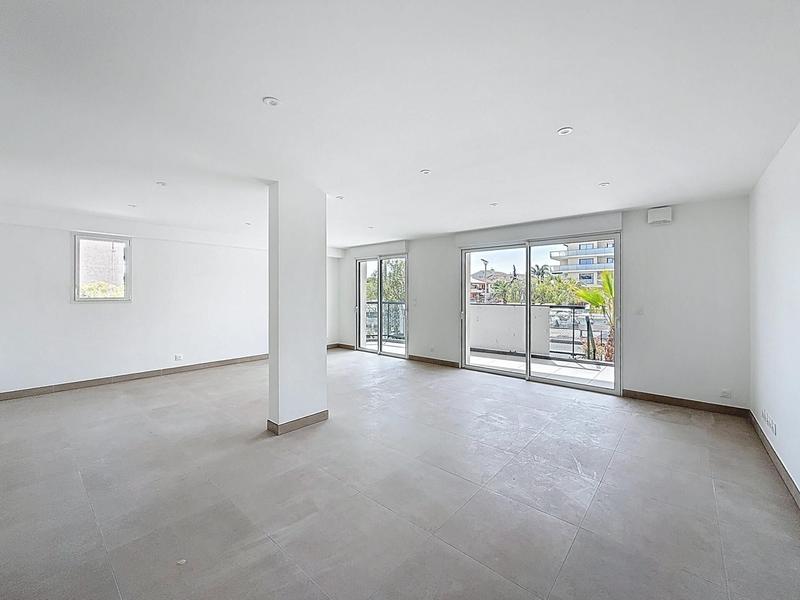 Local commercial - 77 m² - 3 pièces