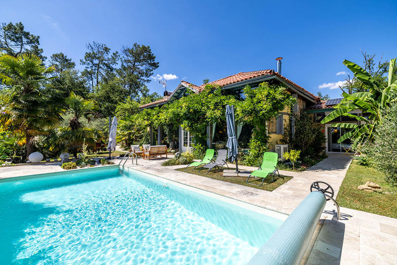 Maison - 270 m² - 8 pièces