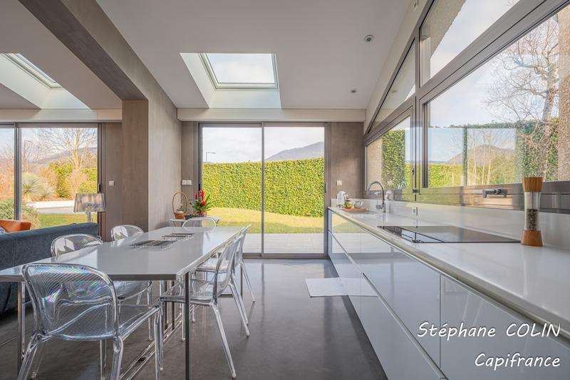 Maison - 239 m² - 7 pièces