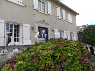 Propriété - 237 m² - 8 pièces