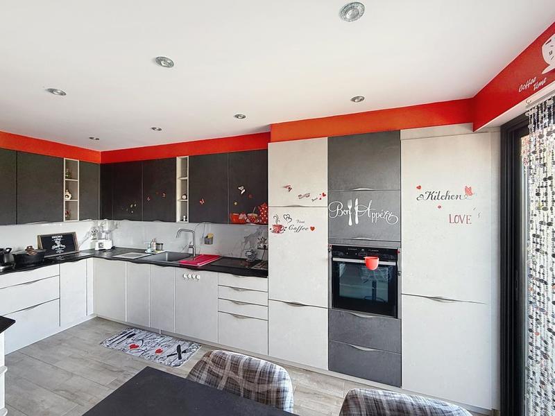 Appartement - 80 m² - 4 pièces