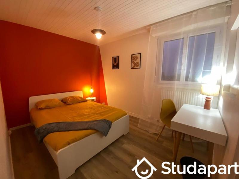 Chambre - 13 m² - 1 pièce