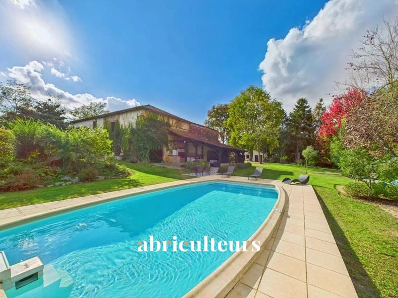 Maison ancienne - 235 m² - 8 pièces