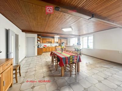 Maison - 228 m² - 9 pièces