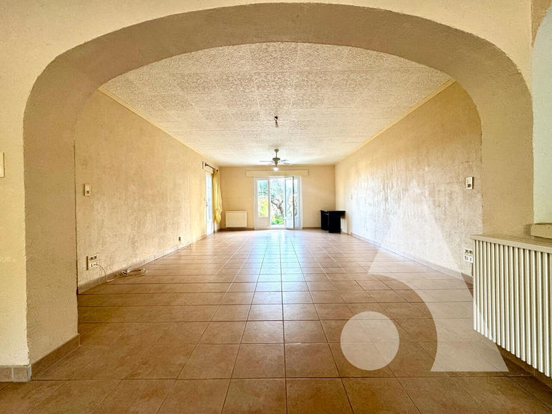 Maison - 247 m² - 7 pièces