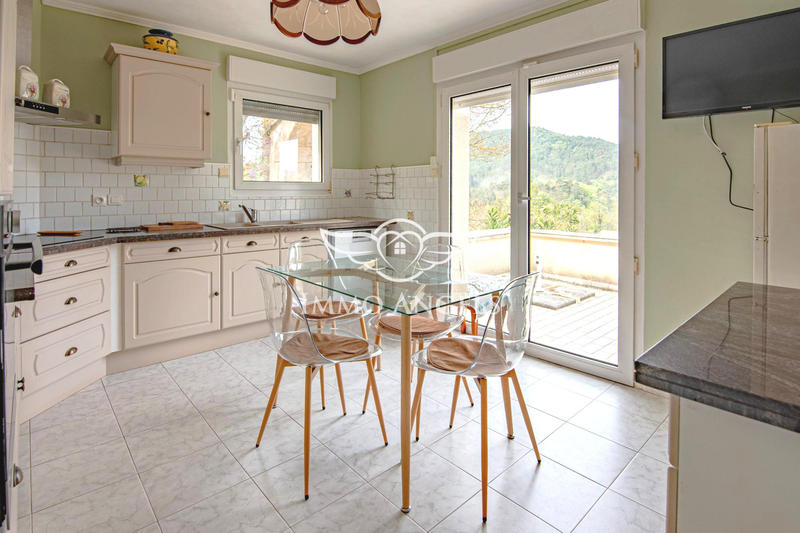 Maison traditionnelle - 135 m² - 7 pièces