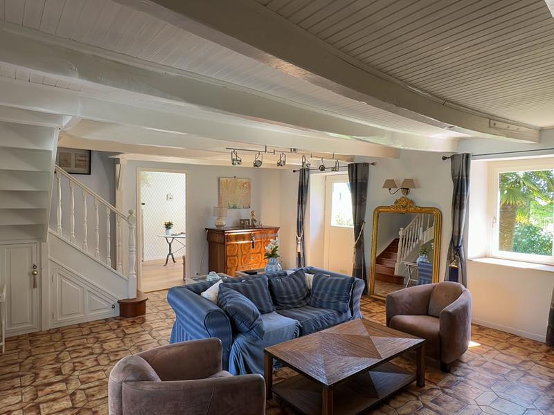 Maison - 201 m² - 7 pièces