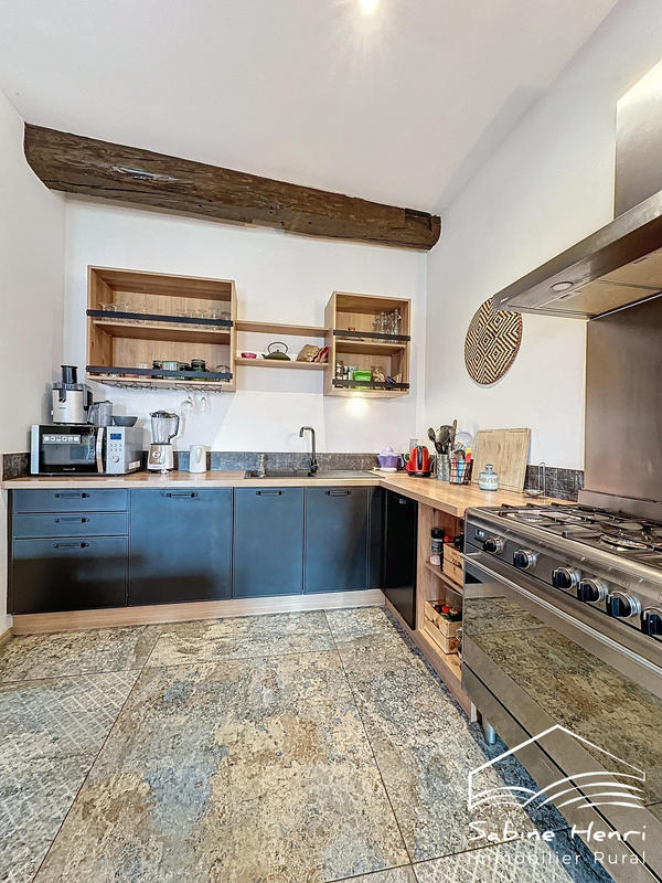 Maison - 750 m² - 22 pièces