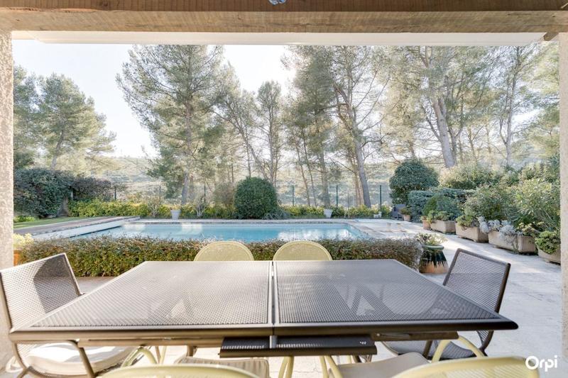 Maison - 220 m² - 5 pièces