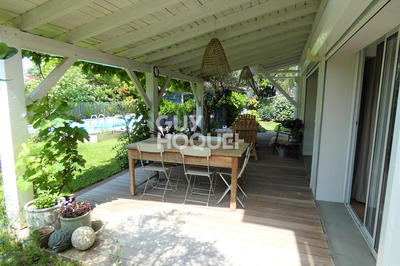 Maison - 234 m² - 7 pièces