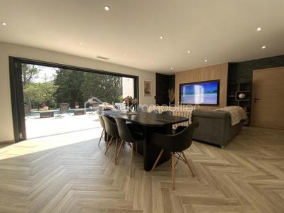 Maison - 180 m² - 6 pièces