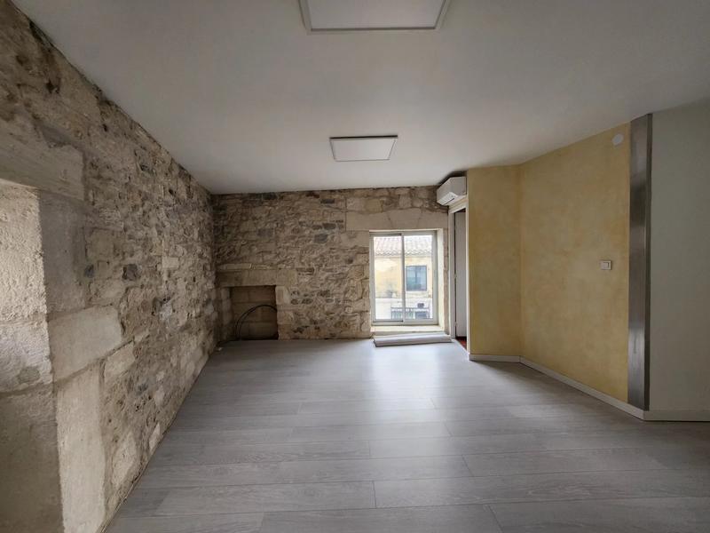 Magasins - 85 m² - 5 pièces