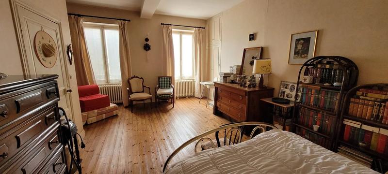 Maison - 203 m² - 10 pièces