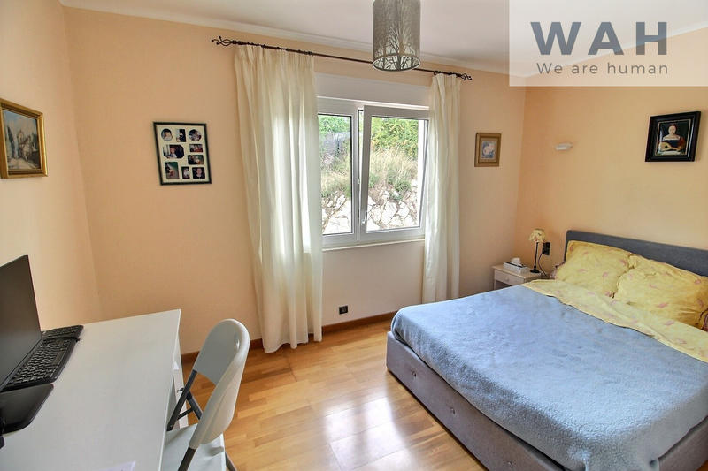 Maison - 225 m² - 8 pièces