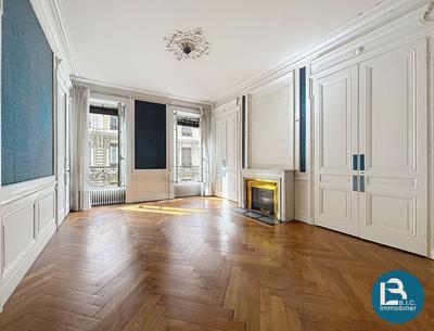 Appartement - 125 m² - 5 pièces