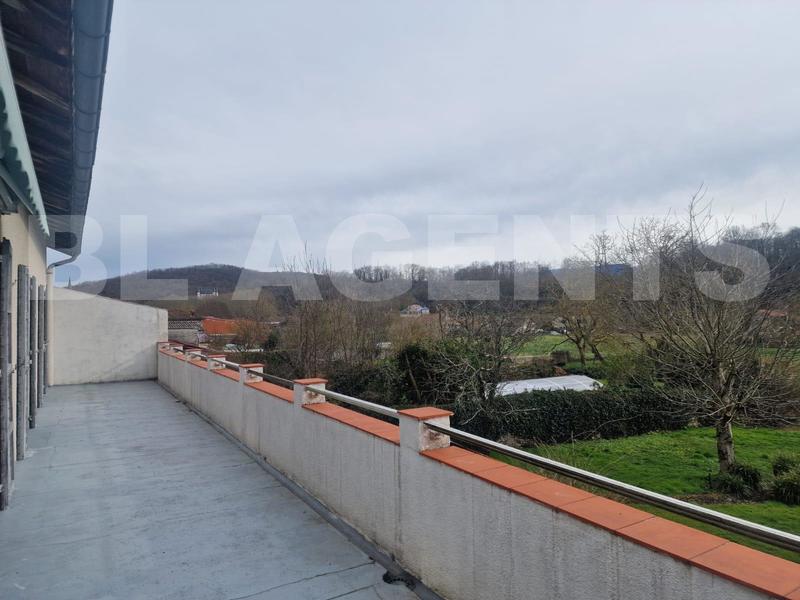 Maison - 280 m² - 8 pièces