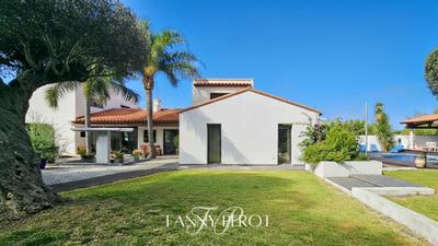 Maison - 205 m² - 6 pièces