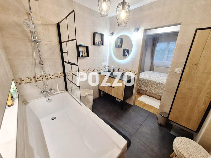 Maison - 181 m² - 8 pièces