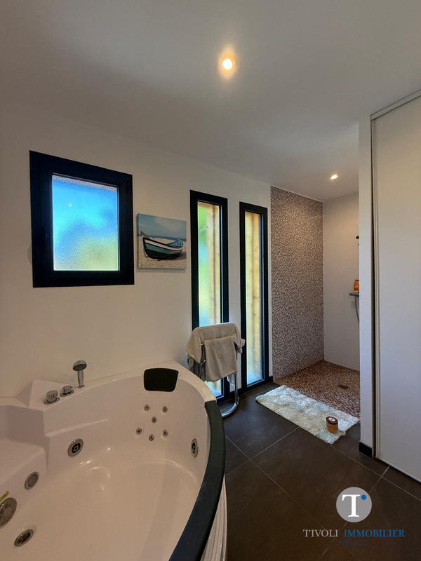 Maison contemporaine - 230 m² - 9 pièces