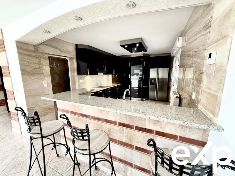 Villa - 230 m² - 7 pièces