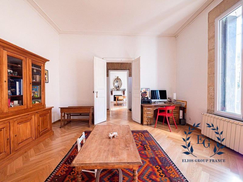 Maison - 252 m² - 7 pièces