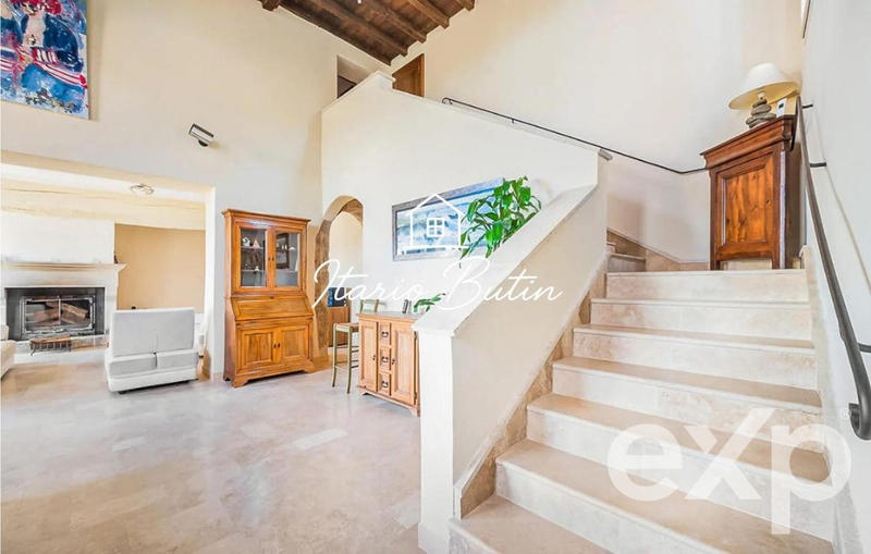 Maison - 415 m² - 14 pièces