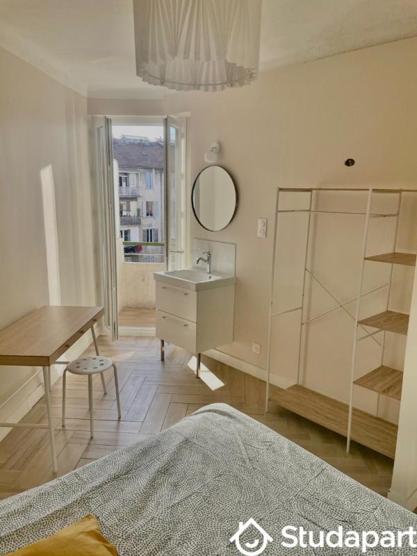 Chambre - 10 m² - 1 pièce