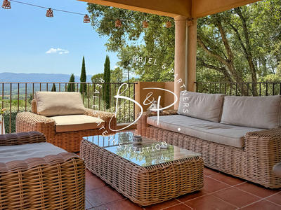 Maison - 267 m² - 8 pièces