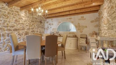 Maison - 240 m² - 7 pièces