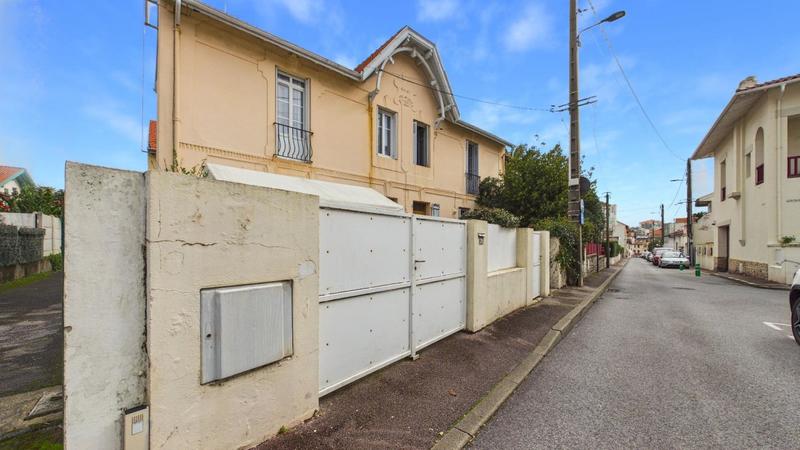 Appartement - 93 m² - 4 pièces