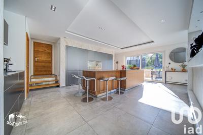 Maison - 340 m² - 8 pièces