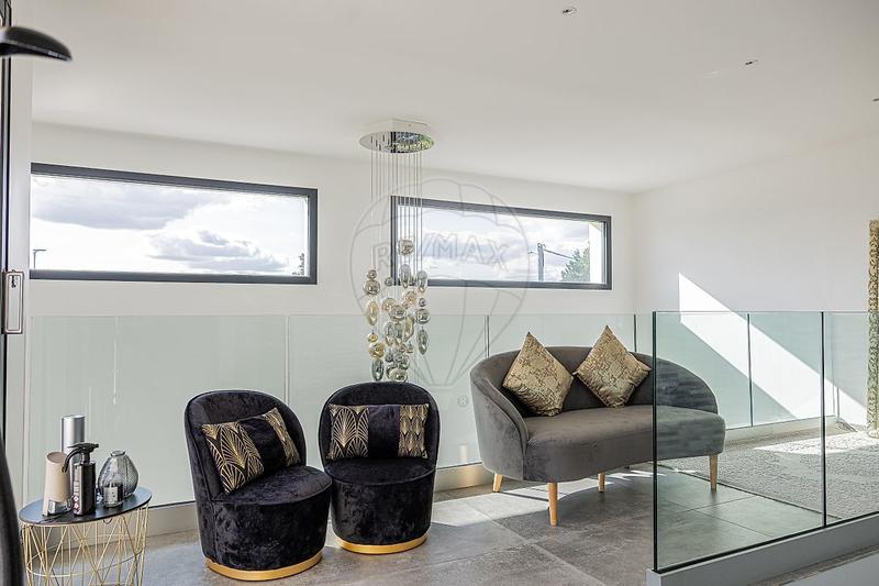 Maison - 222 m² - 7 pièces