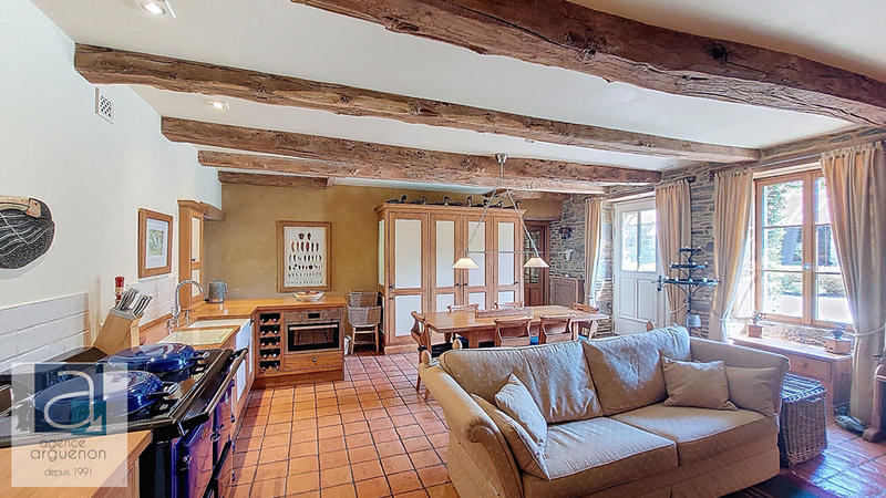 Maison - 342 m² - 7 pièces