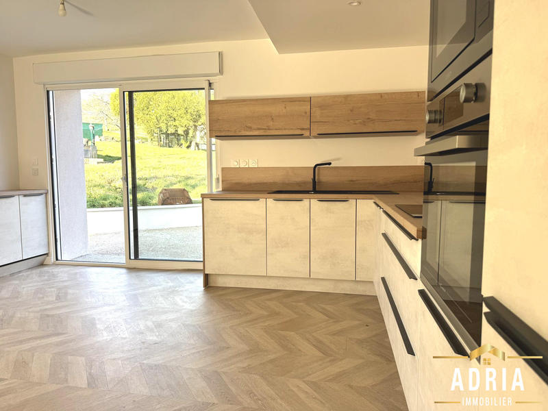 Maison traditionnelle - 236 m² - 11 pièces